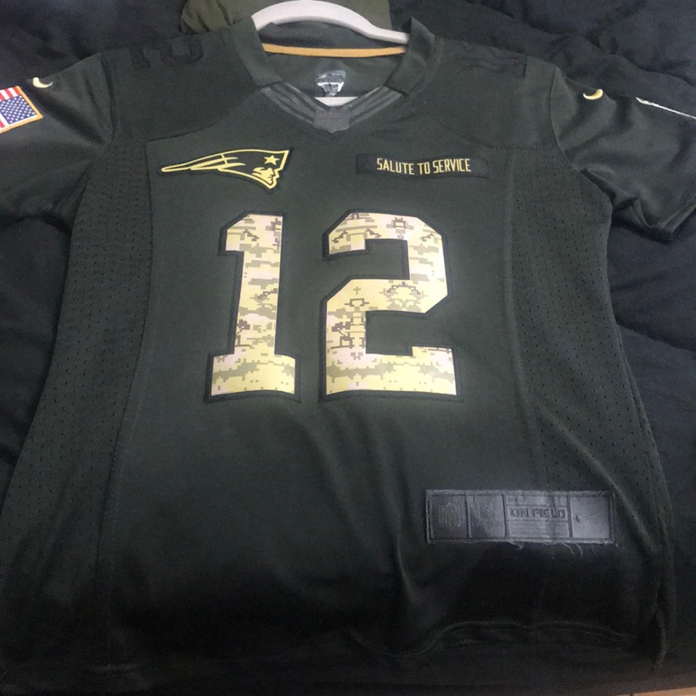 TOM BRADY SALUTE TO SERVICE